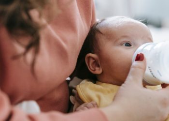 Comment bien stériliser les biberons au micro-ondes