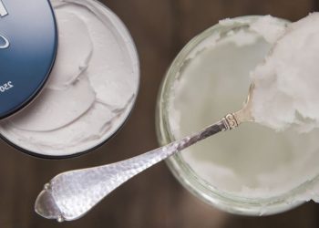 Huile de coco et crème Nivea pour éliminer les rides