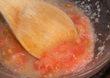 Le masque facial à base de tomates pour avoir une peau belle et lumineuse