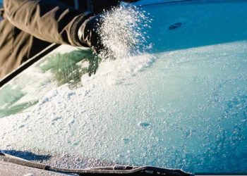 Technique de dégivrage du pare-brise de votre voiture en période hivernale