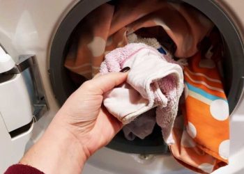 Pourquoi le linge qui sort de la machine sent mauvais