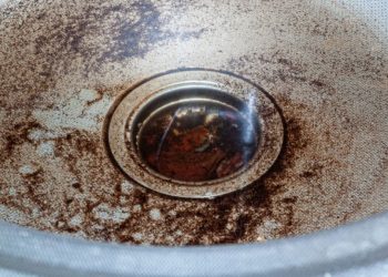 Fabriquer soi-même un déboucheur de canalisations sans produits chimiques