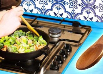Gare aux ustensiles en bois : pourquoi faut-il éviter de les utiliser en cuisine ?