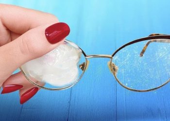 Lunettes sales ou rayées ? Des astuces simples pour leur redonner un aspect neuf