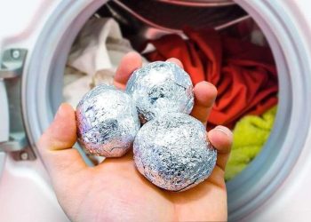 Pourquoi est-il utile de mettre une boule de papier d’aluminium dans le lave-linge ?