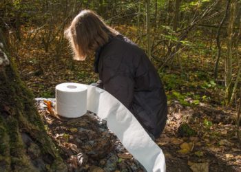 Peut-on faire caca dans la forêt ?
