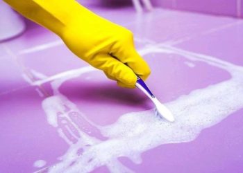 4 conseils pour nettoyer les joints de carrelage de la moisissure et de la saleté