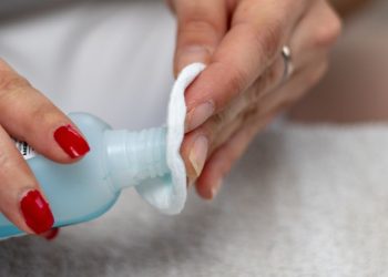 7 utilisations possibles du dissolvant pour vernis à ongles à la maison