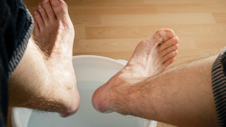 Ce bain de pieds fait disparaître toutes tes douleurs