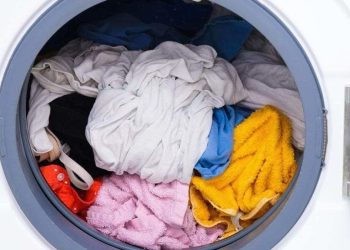 Combien de temps peut-on laisser son linge mouillé dans la machine à laver ?