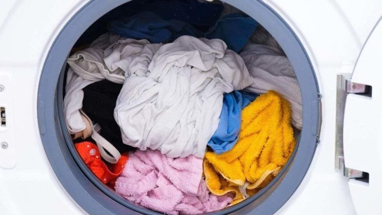 Combien de temps peut-on laisser son linge mouillé dans la machine à laver ?