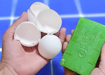 Comment fabriquer un nettoyant multi-usages fait maison à partir de coquilles d'œufs et de savon