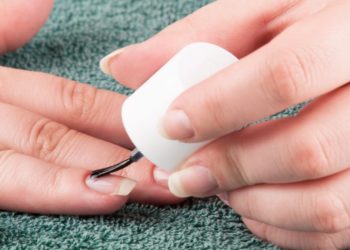 Jaunissement des ongles : 5 astuces qui changent tout