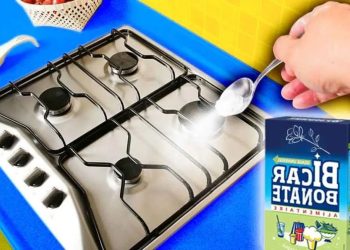 Verser une cuillère de bicarbonate de soude sur la cuisinière : la solution à l'un des plus gros problèmes de la cuisine