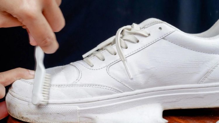 Comment nettoyer des baskets blanches en cuir