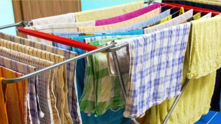 6 erreurs de lavage qui laissent une mauvaise odeur sur les vêtements : il faut les éviter