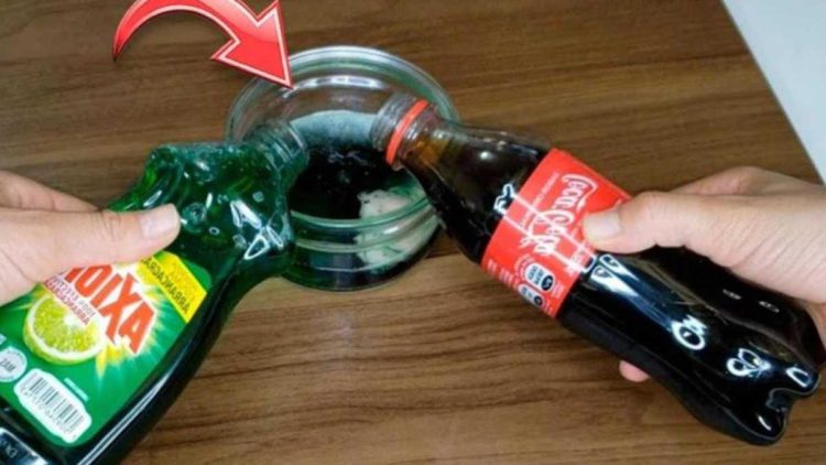 combinaison bizarre de Coca-Cola et de liquide vaisselle - à quoi sert ce mélange ?