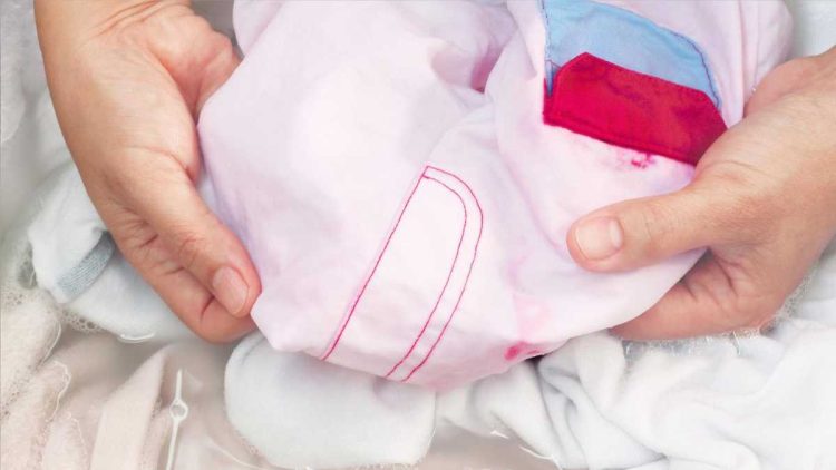 Comment récupérer du linge blanc qui a déteint en rose