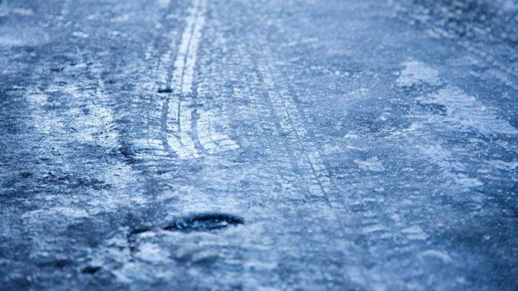 3 Astuces Incontournables pour Conduire en Toute Sécurité sur Neige et Glace !