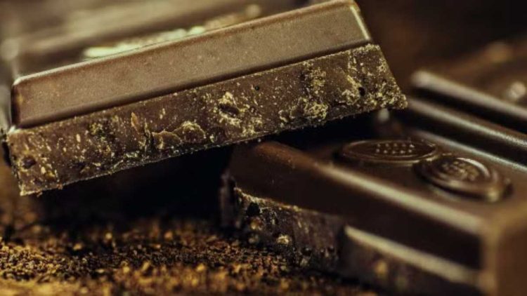 Enlever les taches de chocolat : 3 astuces remèdes maison