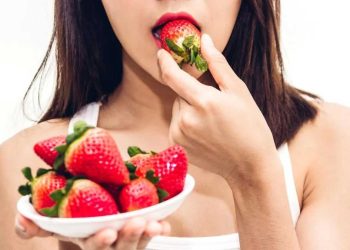 Enlever les taches de fraise : vêtements impeccables et propres après l'incident