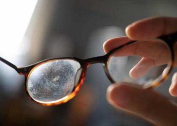 Lunettes rayées ? Voici comment éliminer les dommages