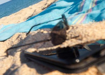 8 Astuces pour Ne Pas Se Faire Voler à la Plage ou au Lac