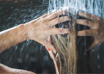 Prendre une douche pendant un orage est-il risqué ?