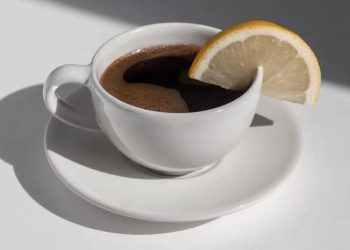 Espresso au citron : est-ce vraiment efficace contre les maux de tête ?