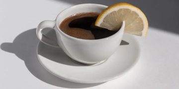 Espresso au citron : est-ce vraiment efficace contre les maux de tête ?