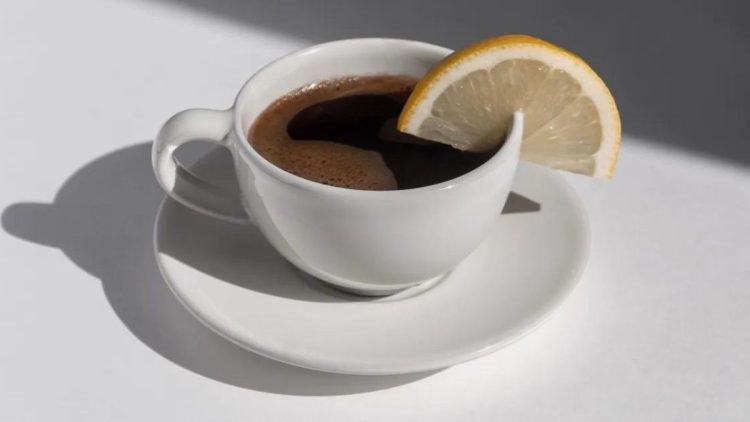 Espresso au citron : est-ce vraiment efficace contre les maux de tête ?